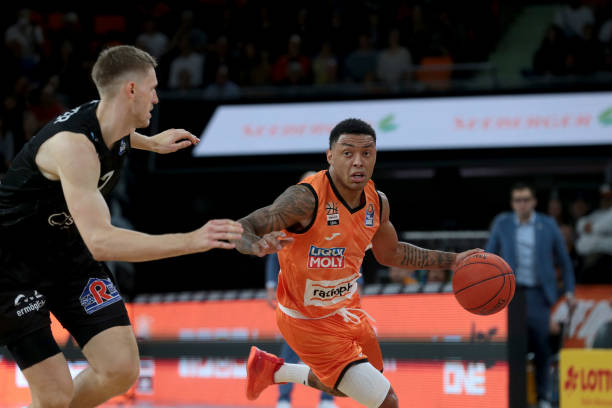 广州队的案 广州队的案